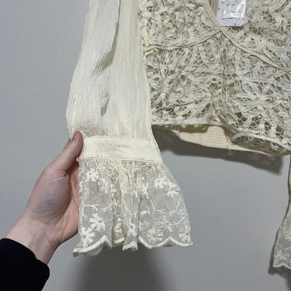Free People NWT Boho Sorelle Lace Top in Cream Tea Size Small - Picture 5 of 10